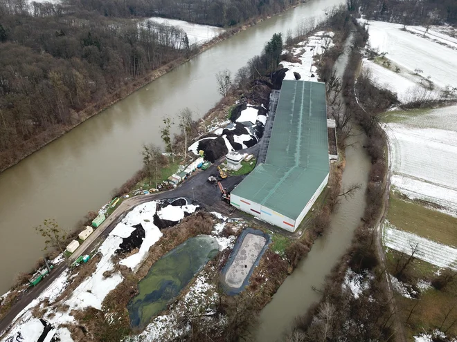 Smradu nikjer ne zajemajo dovolj učinkovito. FOTO: Civilna iniciativa proti kompostarni