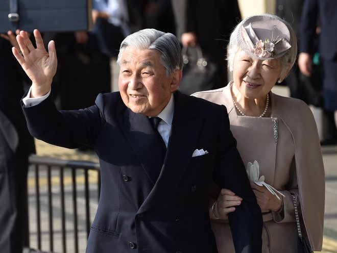 Cesar Akihito in njegova soproga Mičiko danes zapuščata prestol dežele vzhajajočega sonca. FOTO: Reuters