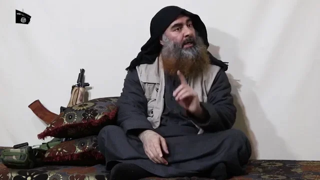 Skrajna skupina islamska država je danes objavila video svojega vodje. FOTO: AFP<br />
<br />
<br />