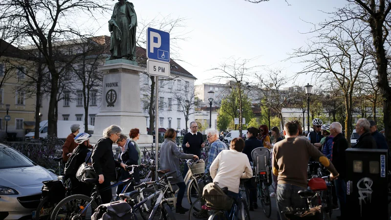 Fotografija: Na mestu nekdanjega ljubljanskega liceja na Tržnici danes stoji Vodnikov spomenik, ki velja tudi za prvi slovenski spomenik pesniku. Foto Blaž Samec