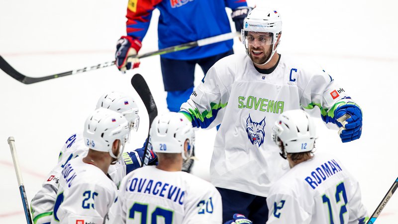 Fotografija: Slovenski hokejisti so se v prvi tretjini veselili vodstva s 3:1, v nadaljevanju pa tekmecem dopustili zasuk. FOTO: Matic Klanšek Velej/Sportida