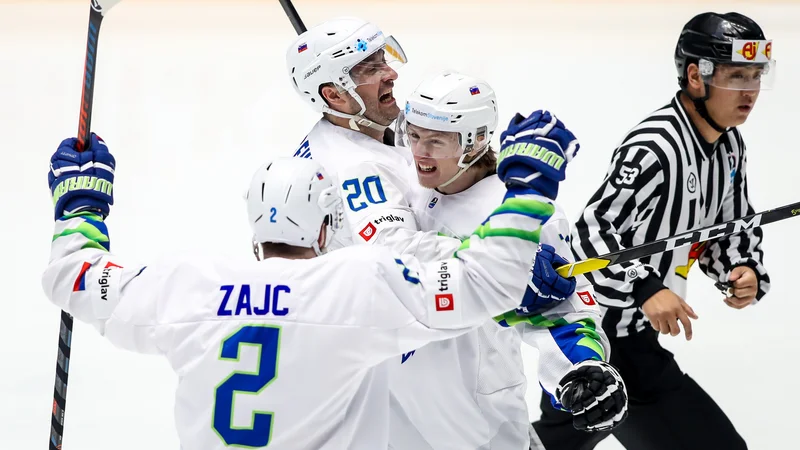 Fotografija: Slovenija (na fotografiji Miha Zajc, Sabahudin Kovačevič in strelec dveh golov Jan Drozg) se je razveselila prve zmage v Nur-Sultanu. FOTO: Matic Klanšek Velej/Sportida