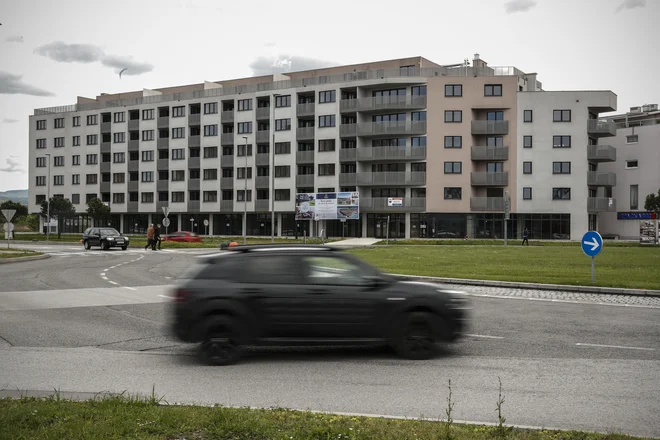 Koprska vrata bodo dobila nove lastnike. Za zdaj se zdi, da bo večina stanovanj prodanih. Foto Uroš Hočevar