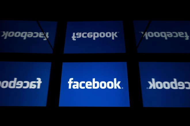 Facebook išče načine za cenejše in hitrejše načine za pošiljanje in prejemanje denarja za ljudi brez bančnega računa. FOTO: Lionel Bonaventure/AFP