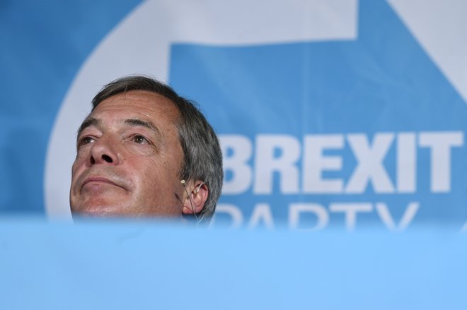 V Združenem kraljestvu naj bi slavila stranka Brexit, ki jo vodi Nigel Farage. Foto: Oli Scarff/Afp
