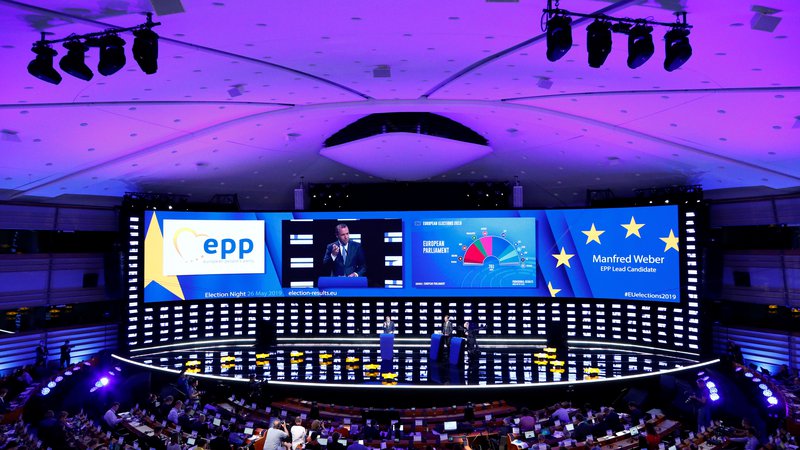 Fotografija: Po volilni noči se bo začelo zapleteno sestavljanje koalicije za prihodnji kadrovski vrh EU in njeno programsko usmeritev. FOTO:  Reuters