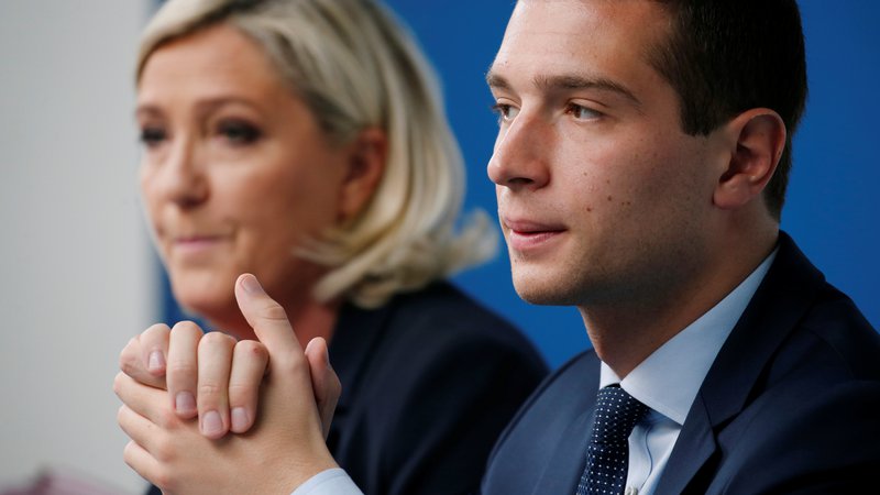 Fotografija: Bo tudi Jordan Bardella, potaknjenec Marine Le Pen, tako populistično cvetel? FOTO: Reuters