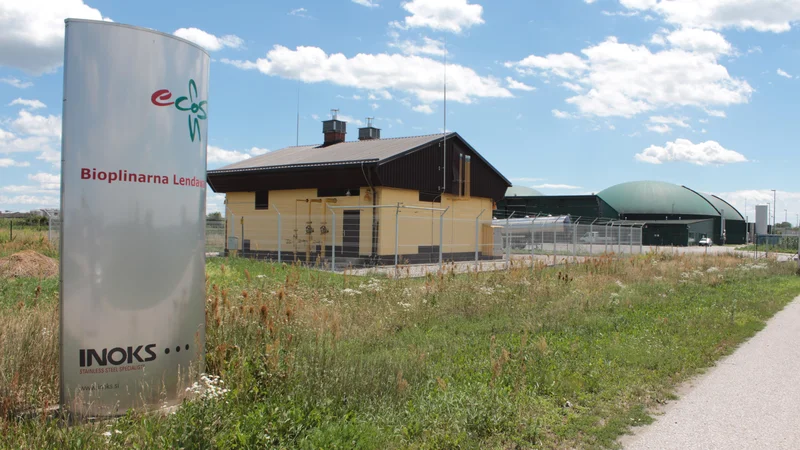 Ecosova bioplinarna v Lendavi ne deluje že skoraj dve leti, a še vedno smrdi. FOTO: Jože Pojbič