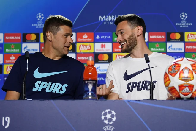 Mauricio Pochettino in Hugo Lloris sta bila dobro razpoložena na novinarski konferenci. ​FOTO: Reuters