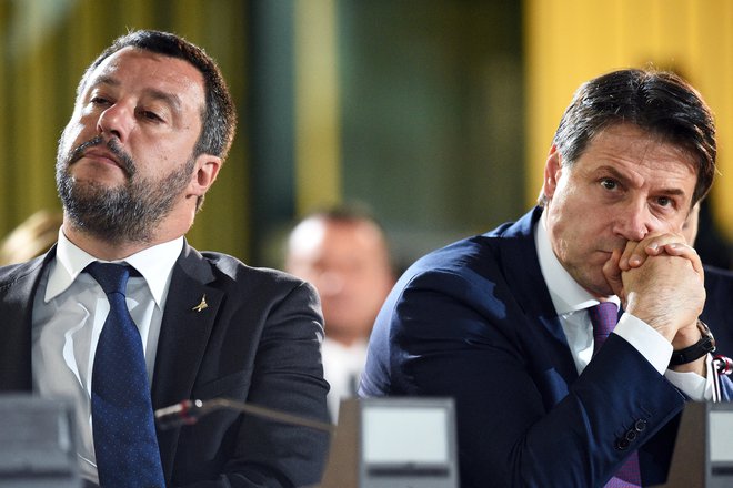 Notranji minister Matteo Salvini in predsednik vlade Giuseppe Conte. Foto: Guglielmo Mangiapane/Reuters