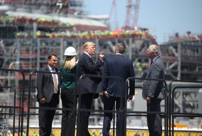 Trumpova administracija na vsak način spodbuja izvoz ameriškega naravnega utekočinjena plina. FOTO: REUTERS/Leah Millis