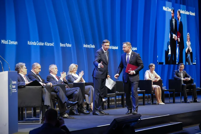 Na predsedniškem panelu so sodelovali Rick Perry, minister za energetiko ZDA, Rumen Radev, predsednik Republike Bolgarije, Miloš Zeman, predsednik Češke republike, Kolinda Grabar Kitarović, predsednica Republike Hrvaške, Borut Pahor, predsednik Republike