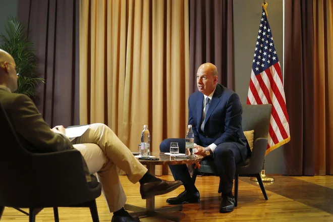 Težave v ameriških trgovinskih odnosih niso povezane s Trumpom ali republikanci, ampak zadevajo celotne ZDA, opozarja Gordon Sondland. Foto: Leon Vidic