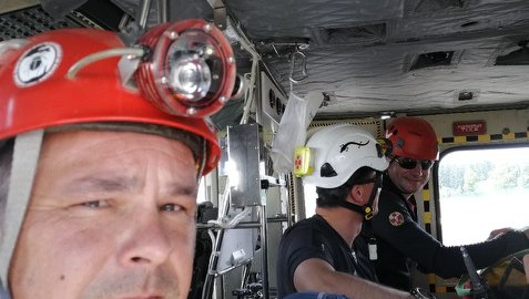 Fotografija: V reševanju so sodelovale ekipe Jamarske reševalne službe pri Jamarski zvezi Slovenije, in sicer iz različnih krajev Slovenije. FOTO: Maks Merela