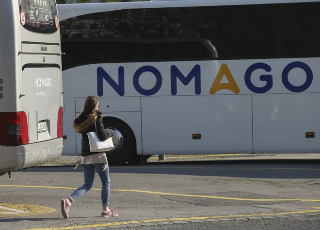 Iniciativa 50:1 pomeni, da en poln avtobus lahko s ceste umakne do 50 osebnih vozil. FOTO: Jože Suhadolnik/Delo