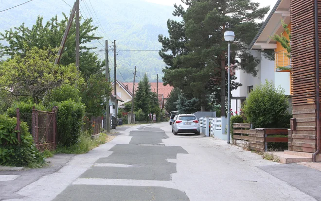 Ulica Jelenčevih v Pekrah pri Mariboru. FOTO: Tadej Regent/Delo