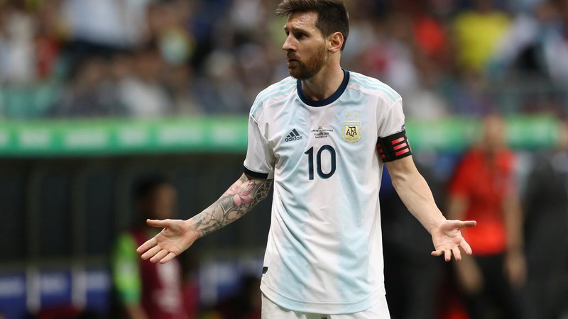 Fotografija: Lionel Messi se je med derbijem s Kolumbijo spraševal, kaj naj naredi, da bo igra Argentine bolj učinkovita. FOTO: Reuters
