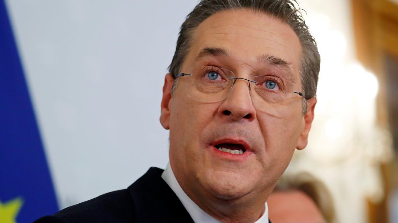 Fotografija: Njegov odstop je sprožil verižno reakcijo, na koncu katere je parlament izglasoval nezaupnico manjšinski vladi pod vodstvom predsednika ljudske stranke Sebastiana Kurza. Predvidoma 29. septembra bodo v Avstriji nove predčasne volitve. FOTO: Reuters