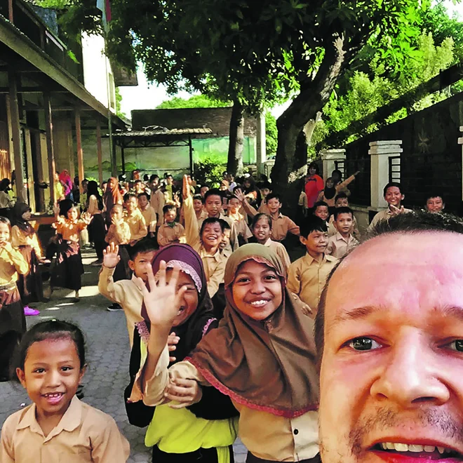 V Indoneziji se rad druži z domačini. FOTO: osebni arhiv