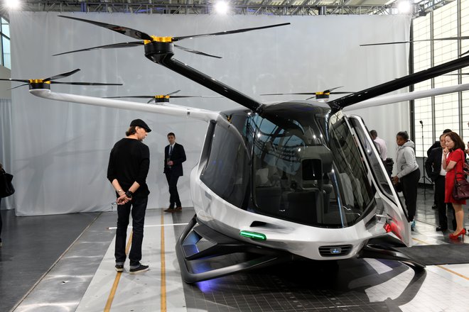 Družba Alaka'i Technologies razkriva delujoč prototip letala za pet oseb z več rotorji na vodik. FOTO: Andrew Cullen/Reuters