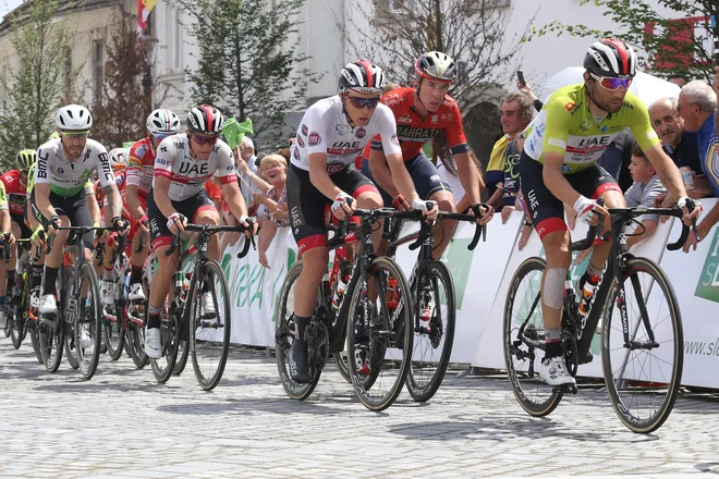 Diego Uliissi (v ospredju, za njim Tadej Pogačar) je drugič zmagal na dirki po Sloveniji, prvič je bil najboljši leta 2011. Foto Tomi Lombar