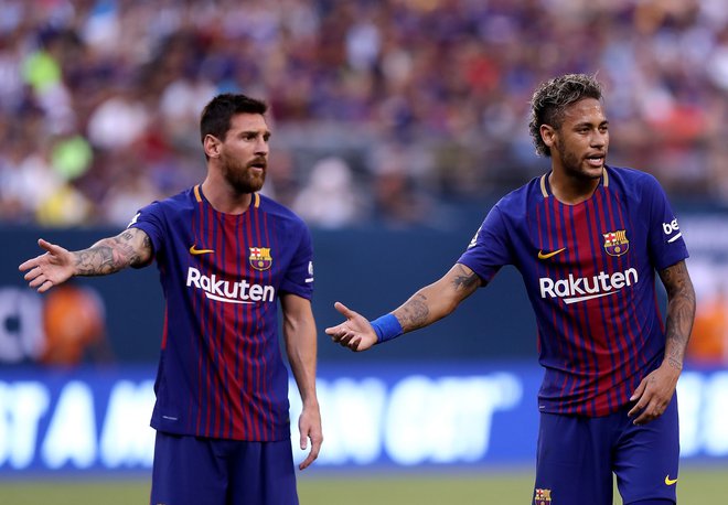 Neymar je nekdanjim soigralcem z Lionelom Messijem na čelu namignil, da se bo vrnil mednje. FOTO: AFP