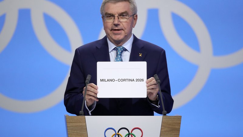 Fotografija: Predsednik medanrodnega olimpijskega komiteja Thomas Bach je v Lozani osrečil italijansko delegacijo. FOTO: Reuters