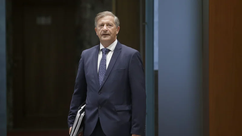 Fotografija: Karl Erjavec vztraja pri izjavi, da je imela projektna ekipa vso podporo ministrstva. FOTO:Blaž Samec/Delo