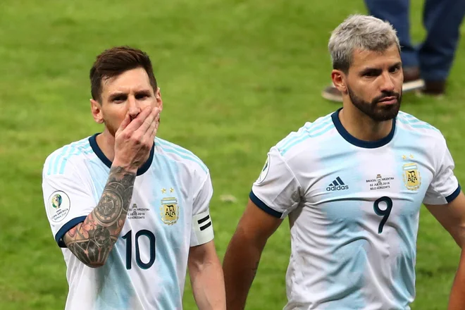 Lionel Messi in Sergio Agüero sta bila argentinskega osmoljenca, zatresla sta okvir vrat. FOTO: Reuters