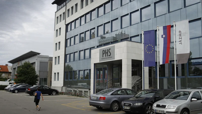 Fotografija: Člani sveta javne agencije za zdravila se upirajo predlagani krivdni razrešitvi. FOTO: Leon Vidic/Delo