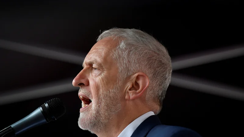 Jeremy Corbyn poziva naslednjega britanskega premiera, naj razpiše nov referendum o brexitu. FOTO: Toby Melville/Reuters