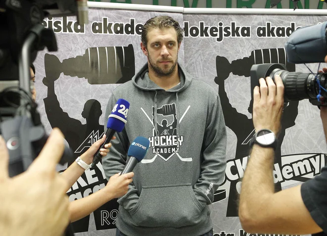 Anže Kopitar bi rad nastopil na SP skupine B v Stožicah, ampak za to bi morali pri LA Kings znova ostati brez končnice NHL. FOTO: Mavric Pivk