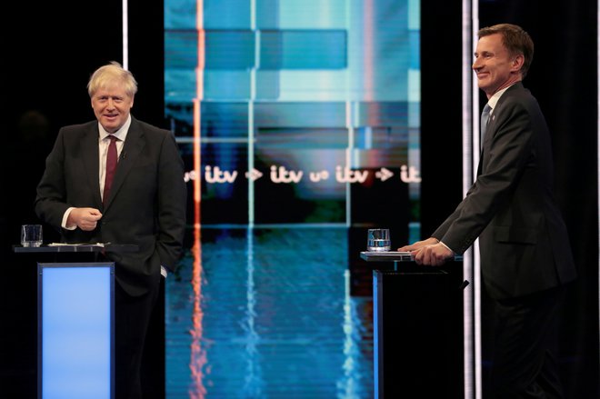 Sinočnje televizijsko soočenje ni spremenilo razmerij med Johnsonom in Huntom. FOTO: Reuters