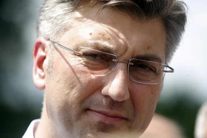 Ker je Plenković odlašal z zamenjavo ministra za javno upravo, so mu očitali, da je le nemočna lutka, ki se pretvarja, da vlada. FOTO: Željko Hajdinjak/Cropix
