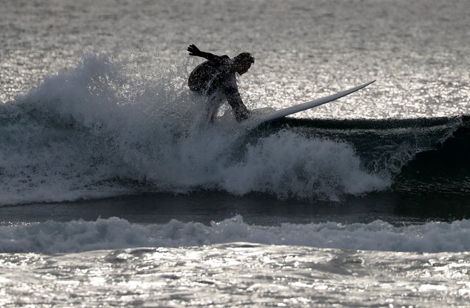 Plaža je bila pred jedrsko katastrofo leta 2011 priljubljeno mesto za surfanje. FOTO: Issei Kato/Reuters