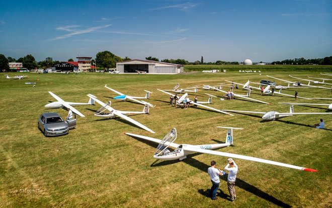 Napredek in razvoj letalstva ter letalske tehnike sta ves čas spremljala tudi delo in rezultati v klubu. Foto Aeroklub Murska Sobota