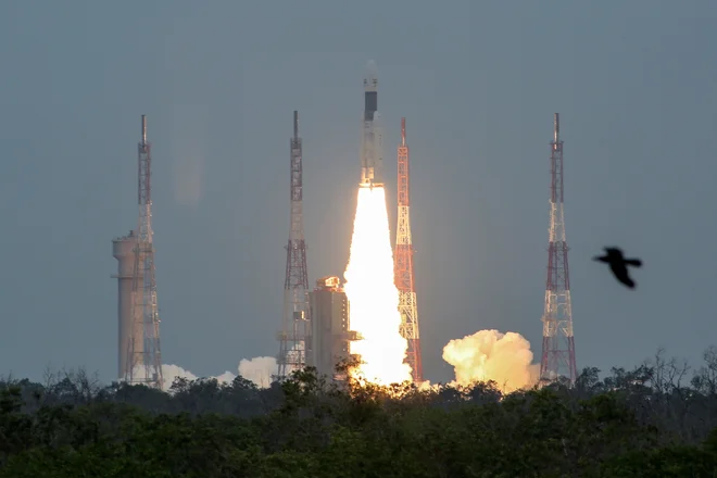 Indijska raketa z odpravo Čandrajan 2&nbsp;FOTO P. Ravikumar Reuters