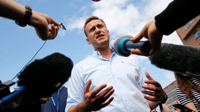 Fotografija: Aleksej Navalni opozarja na težave, s katerimi se ruska opozicija sooča pri registraciji svojih kandidatov na naslednjih volitvah. Foto Afp