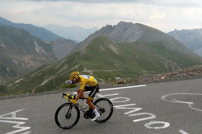Julian Alaphilippe je na spustu z Galibierja še enkrat dokazal, kakšen mojster te prvine je. FOTO: Reuters