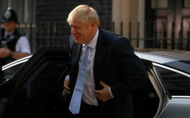 Večji problem, kot so podobnosti med Borisom in Donaldom, je to, da postaja politični oder v Britaniji ring, v katerem se v vsakem trenutku lahko oblikujejo kultni voditelji. FOTO: Hannah Mckay/Reuters