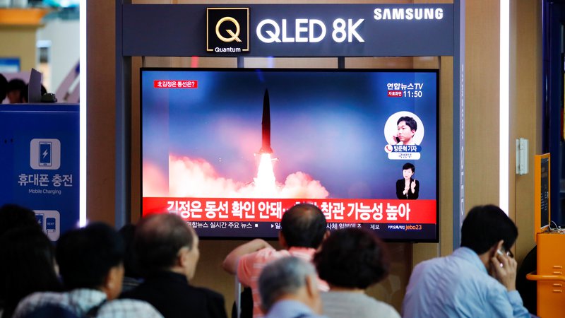 Fotografija: Dogajanje spremljajo tudi v Južni Koreji. FOTO: Kim Hong Dži/Reuters