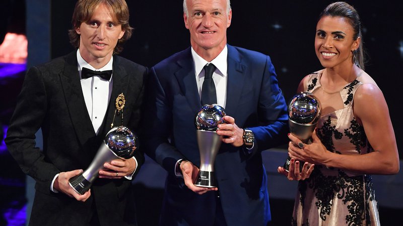 Fotografija: Lanski dobitniki nagrad: Luka Modrić, Didier Deschamps in Marta. FOTO: AFP