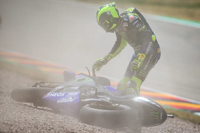 Letošnjo sezono Valentina Rossija so zaznamovali padci. FOTO: Motogp.com