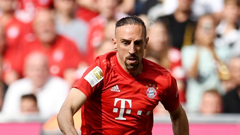 Fotografija: Šestintridesetletni nekdanji francoski reprezentant Franck Ribery je po 12 sezonah zapustil nemški Bayern. Od takrat se ne končajo ugibanja, kam ga bo vodila nova pot. FOTO: Reuters