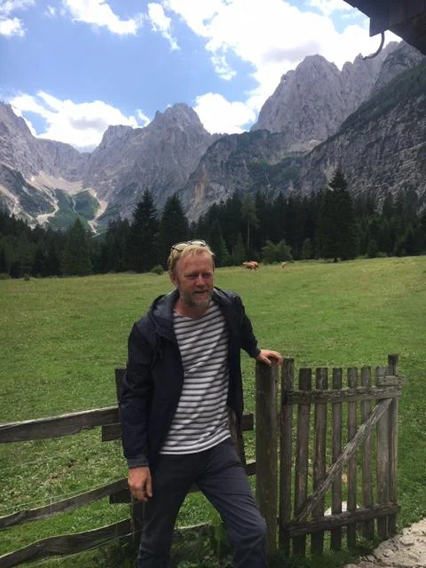 Matjaž Javšnik v Kekčevi deželi - pravi, da je bilo letos vreme soorganizator festivala. FOTO: Vesna Milek