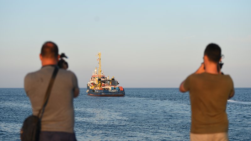 Fotografija: Vloga nevladnih organizacij, kakršna je Sea Watch, pri reševanju ljudi v Sredozemlju, je po besedah predstavnikov OZN neprecenljiva. Foto Reuters
