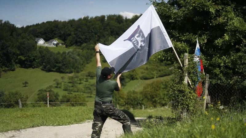 Fotografija: Če tega ne bi storil, še danes ne bi vedeli, da se pripadniki varde vsak mesec urijo z dovoljenjem policije. FOTO: Leon Vidic/Delo