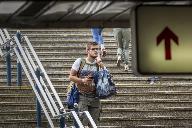 Čeprav se mladi vse bolj izseljujejo iz države, se jih vse več tudi vrača. FOTO: Voranc Vogel/Delo