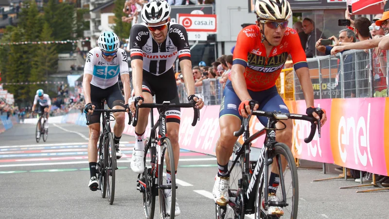 Domenico Pozzovivo (v ospredju), bi moral biti kapetan ekipe Bahrain Merida na Vuelti, vendar mu je nesreča prekrižala načrte. FOTO: Luk Benies/AFP