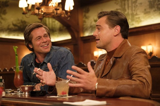 Brad Pitt (levo) in Leonardo DiCaprio prvič skupaj pred kamero. FOTO: Sony Pictures